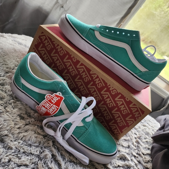 Vans - Picture 1 of 2
